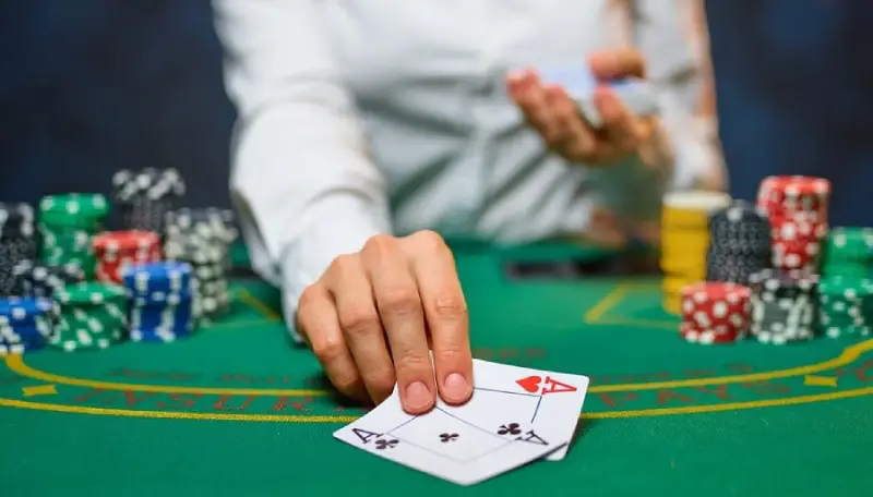 Thẻ bài baccarat là gì?